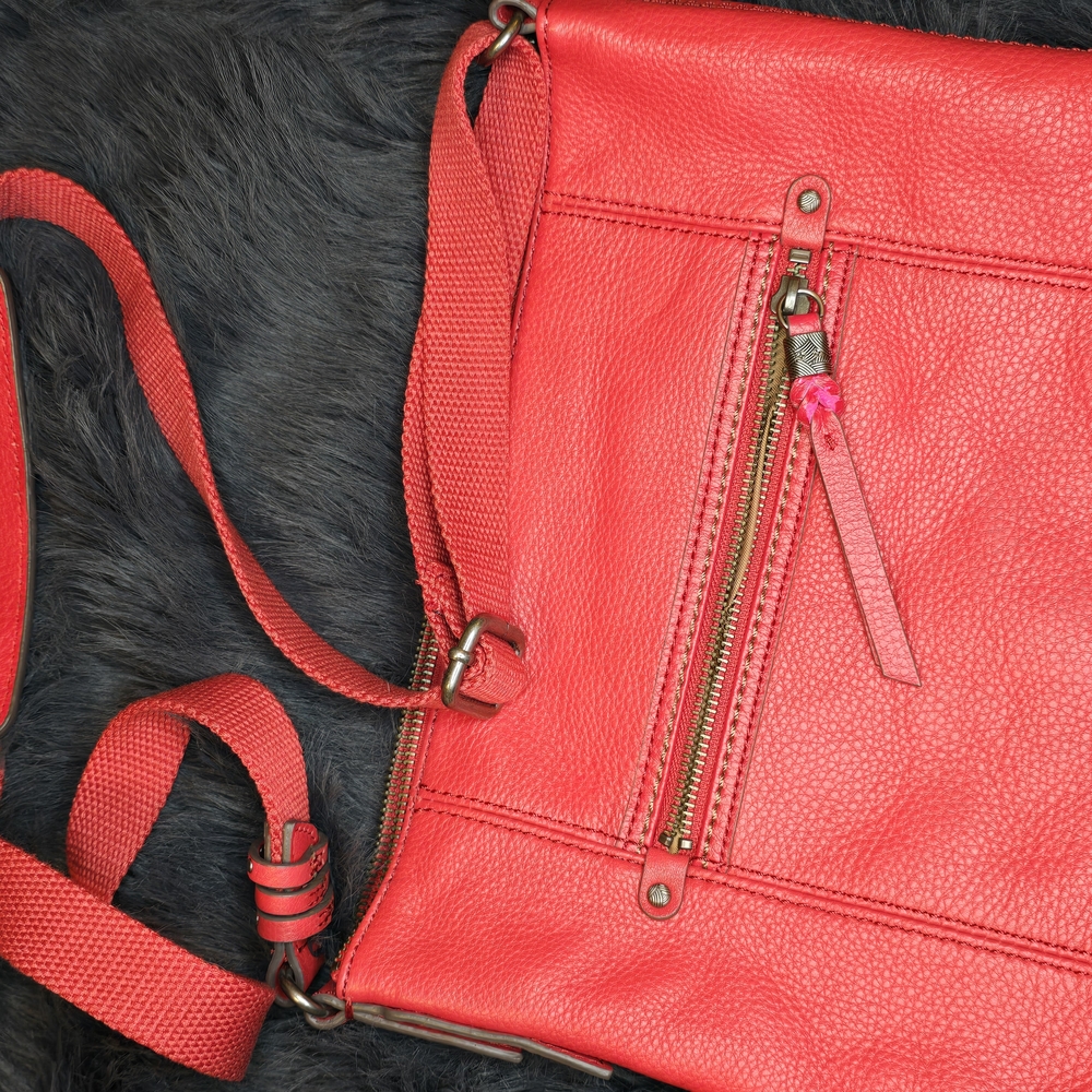 Vibrant Red Textured Crossbody Bag with Gold Zipper